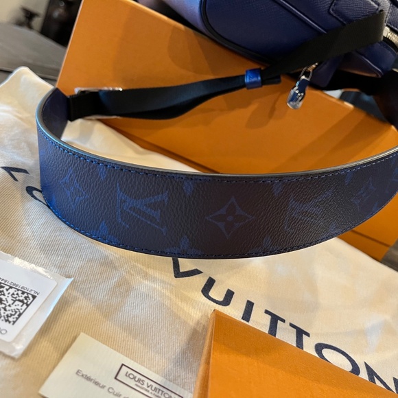 Louis Vuitton - Picture 5 of 11